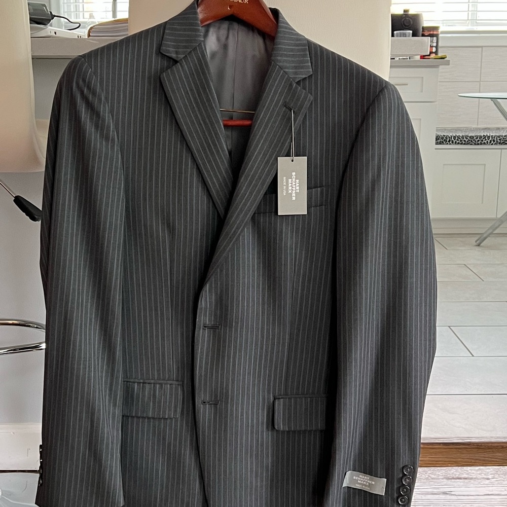 NWT Hart Schaffner Marx suit.  40r jacket with 33 waist pants.